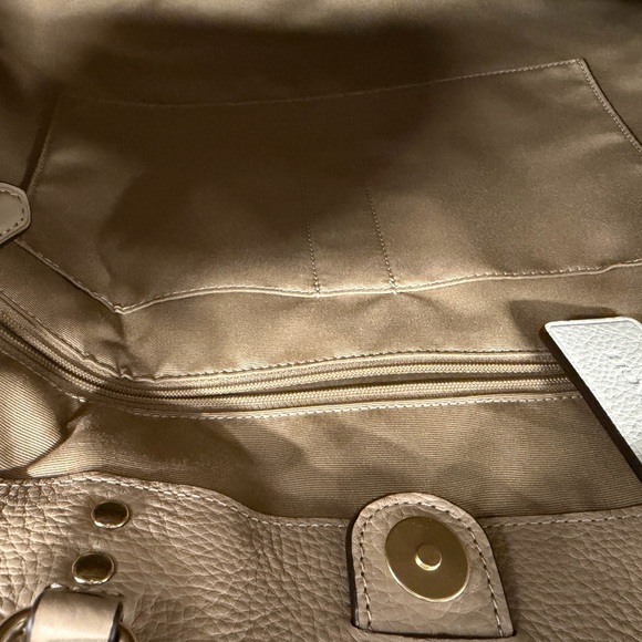 Coach City Tote with matching Coach Accordian Zip Wallet/Wristlet - Picture 11 of 15